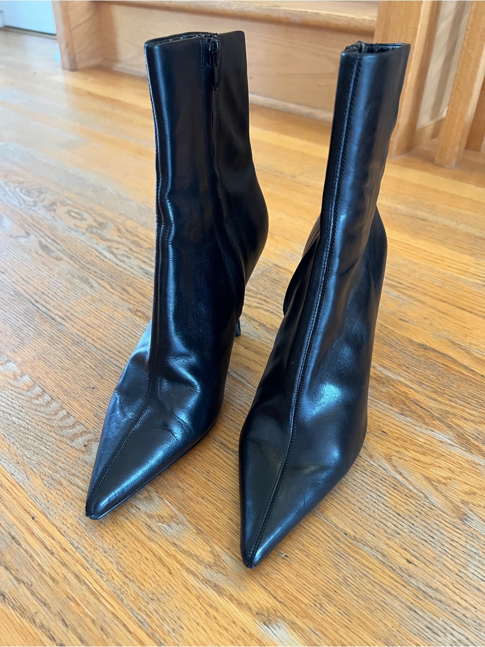 Nine West Black Leather Ankle Boots with Pointed Toe and Slim Heel